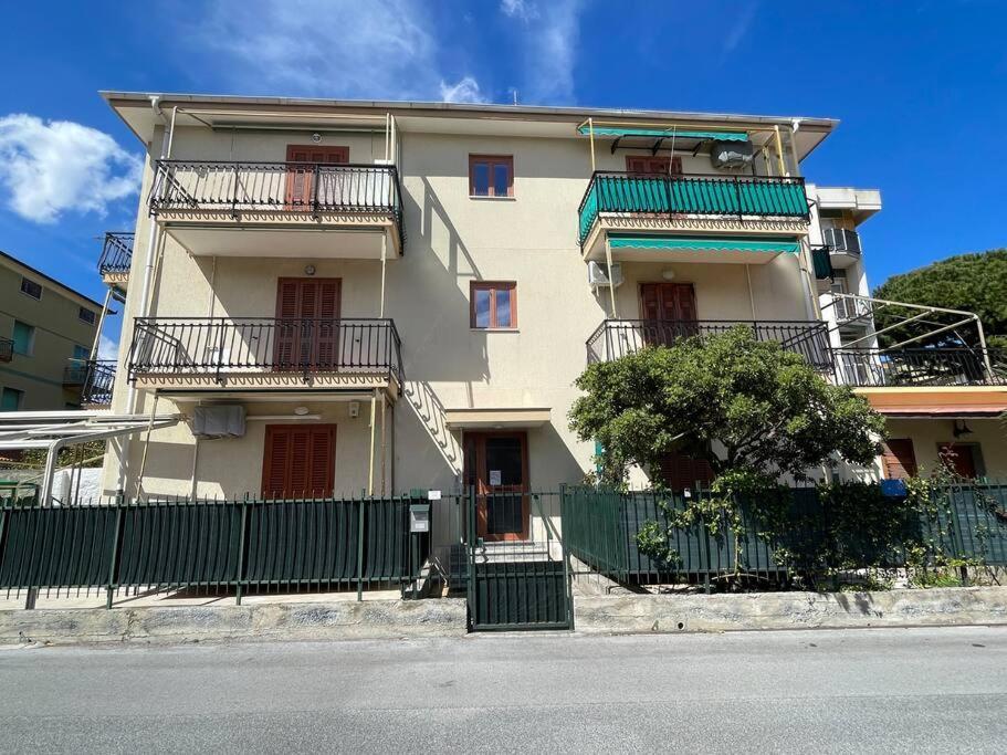 Ferienwohnung Free Parking Casa Con Giardino - Centro Mare A 5 Minuti Pietra Ligure Exterior foto